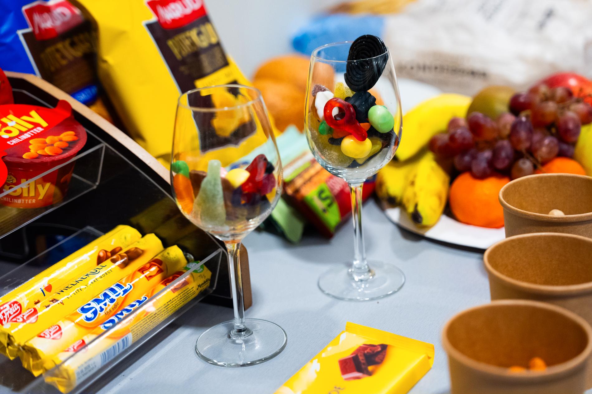 Det var ikke mye alkohol å se backstage før konserten. Sjokolade er også rock’n’roll.